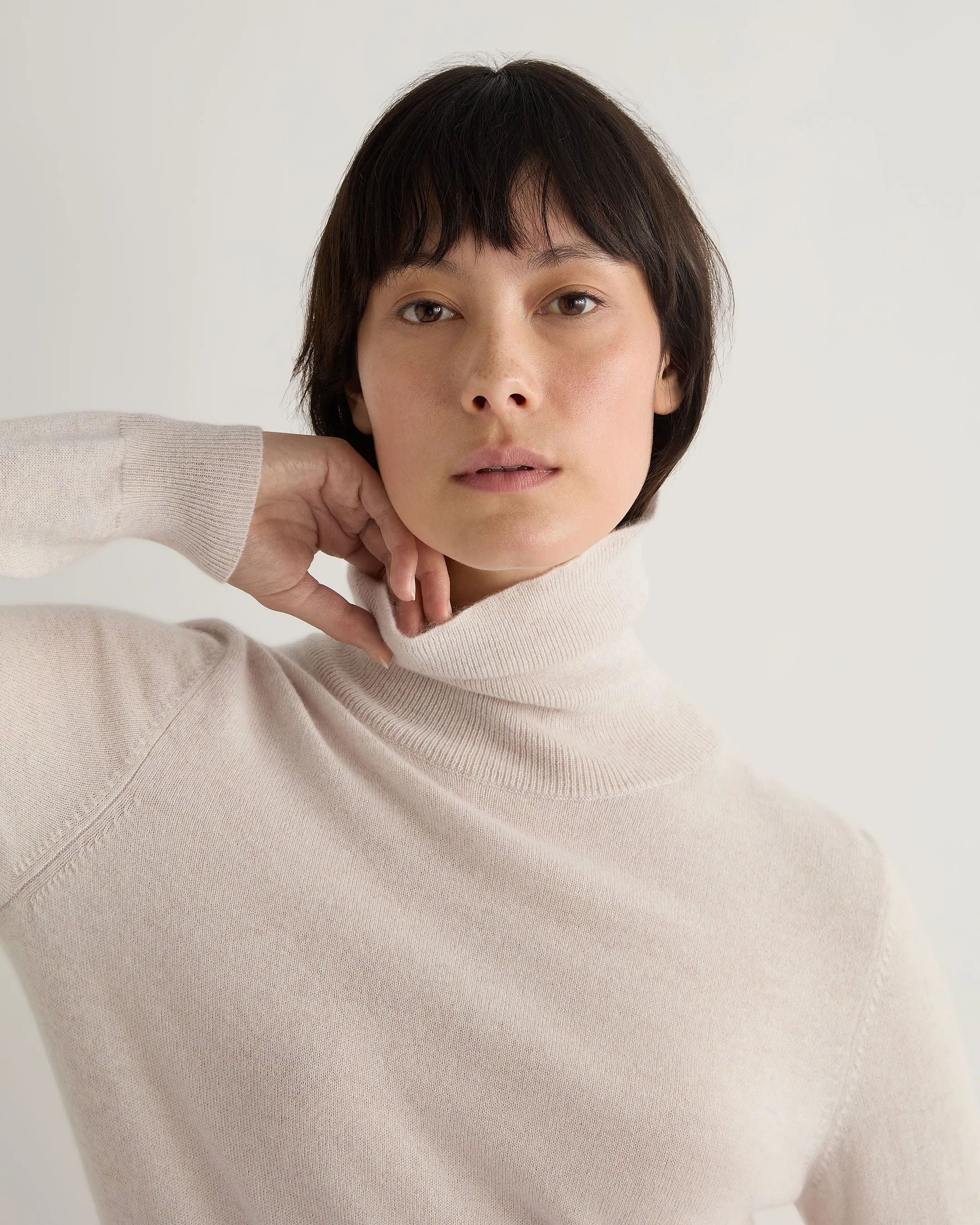 Women's Luna Turtle Neck Cashmere Sweater Frost White